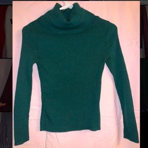 Green turtleneck long sleeve